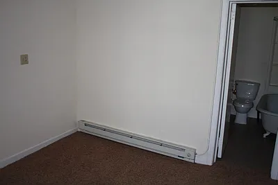 3 bed, 1.0 bath, 580 sqft, $1,150 — Photo 24