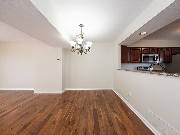 4th image of 305 Berrington Ct