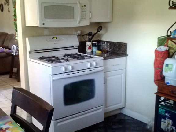 4th image of 18267 Athol St