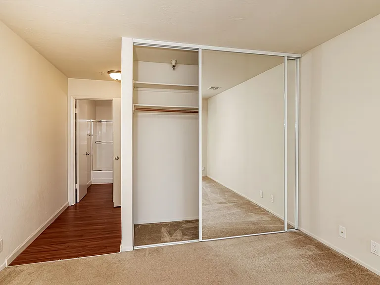 Le Boulevard Apartments — Photo 14