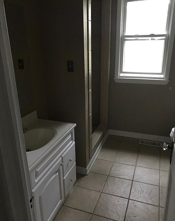 2nd image of 2303 E 5th St