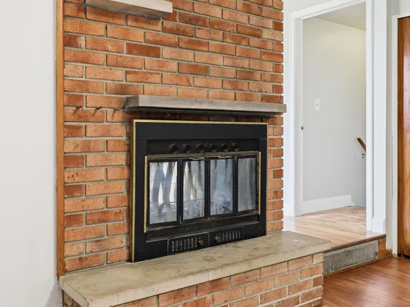 929 Springview Dr, Flushing, MI 48433