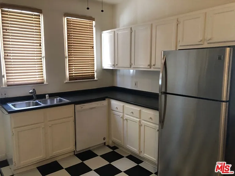 1451 S Fairfax Ave — Photo 10