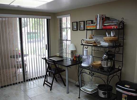 4th image of 1074 Kensington Park Ct #102
