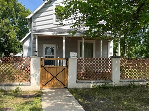 421 5th Ave, Reynolds, ND 58275
