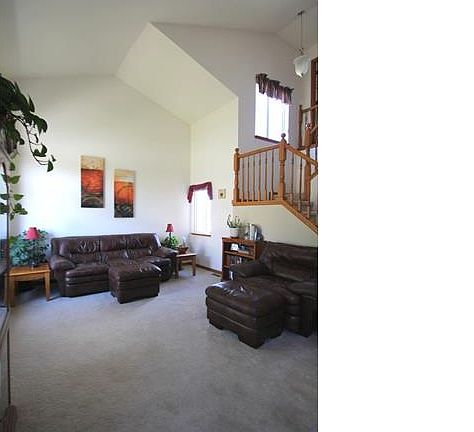 3rd image of 6858 Hillpark Ave