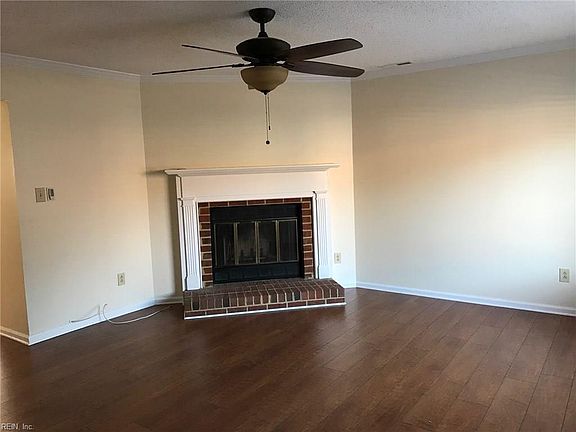 3rd image of 4658 Merrimac Ln