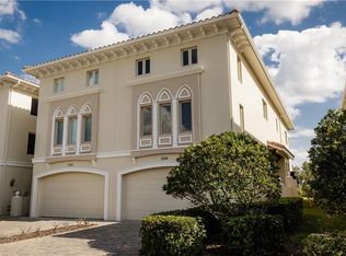 1044 Paseo Del Rio NE, Saint Petersburg, FL 33702
