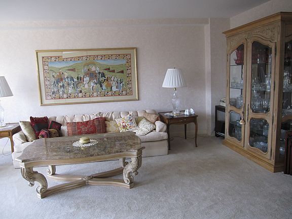4th image of 1 Bratenahl Pl APT 212