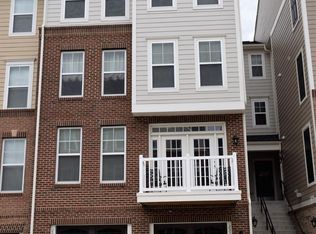 25225 Split Creek Ter, Chantilly, VA 20152