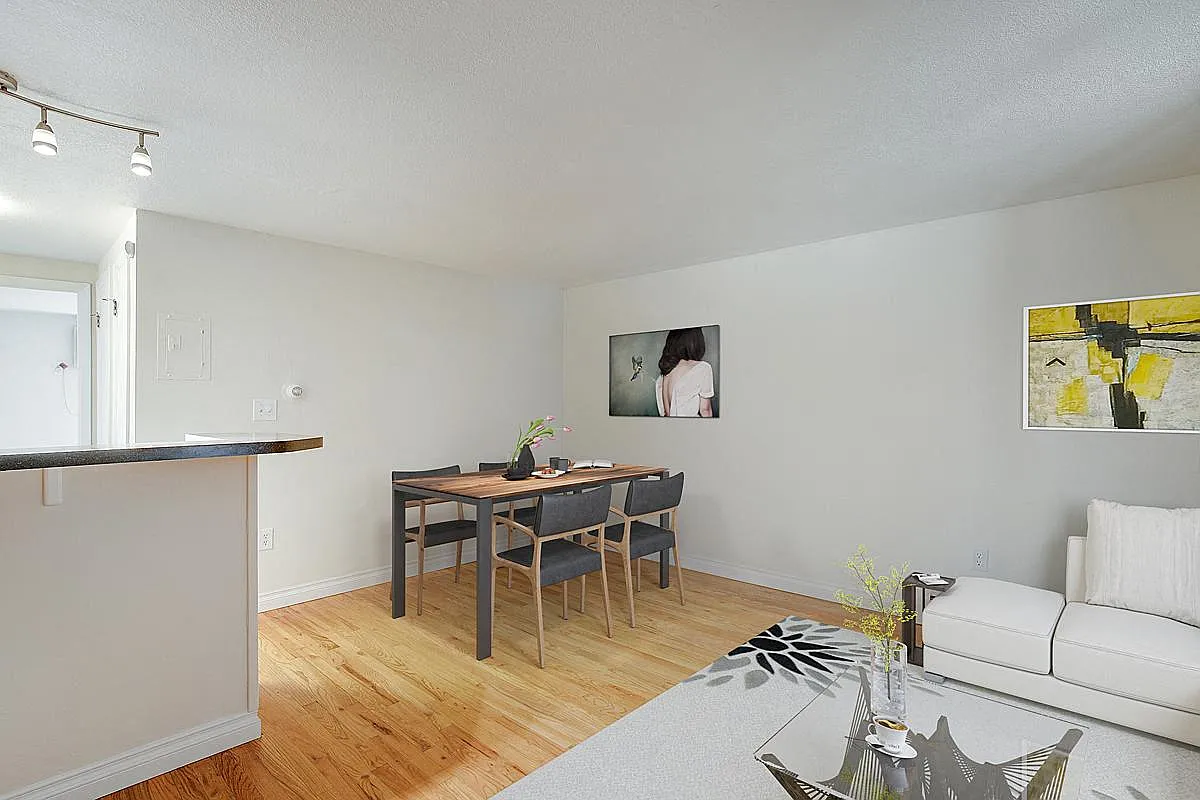Logan Court — Photo 2