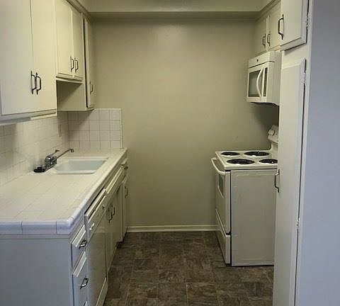 3rd image of 615 E Providencia Ave APT G