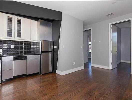 Rented by Artur Gutman, LREB | media 7