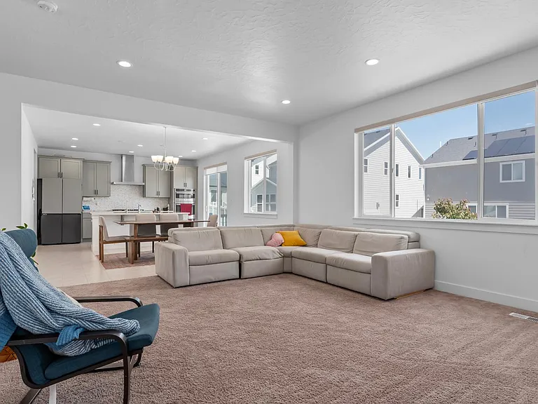 2156 N Wallflower Dr — Photo 10