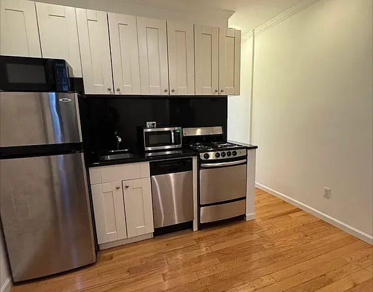237 Henry St #2D — Photo 1