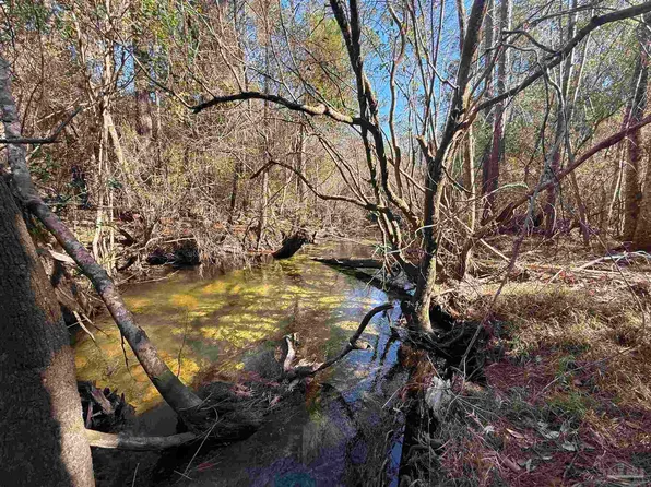 22 Creek Bluff Dr, Milton, FL 32571