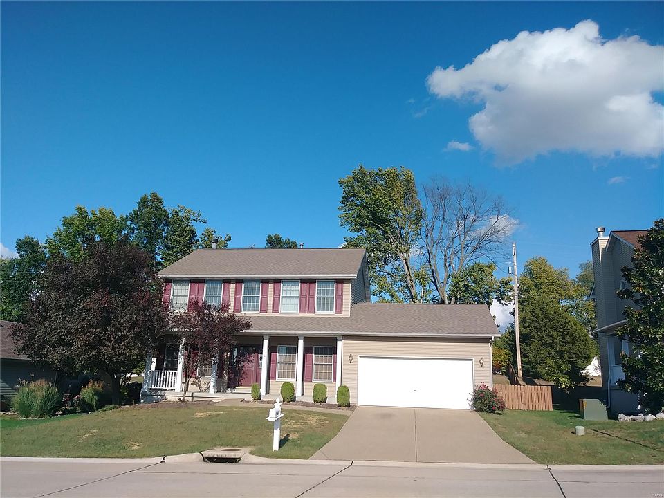 1st image of 810 Emerald Place Dr