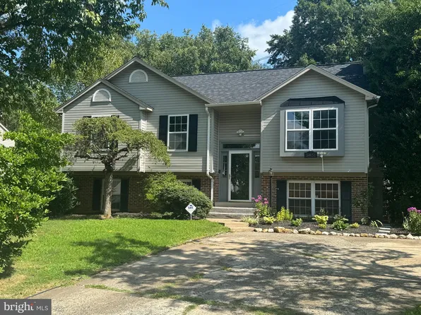 5851 Riverside Dr, Woodbridge, VA 22193