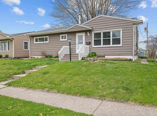 2924 Oak St, Bettendorf, IA 52722