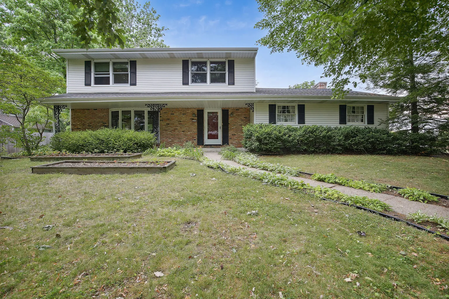 1218 Foothill Dr photo 1