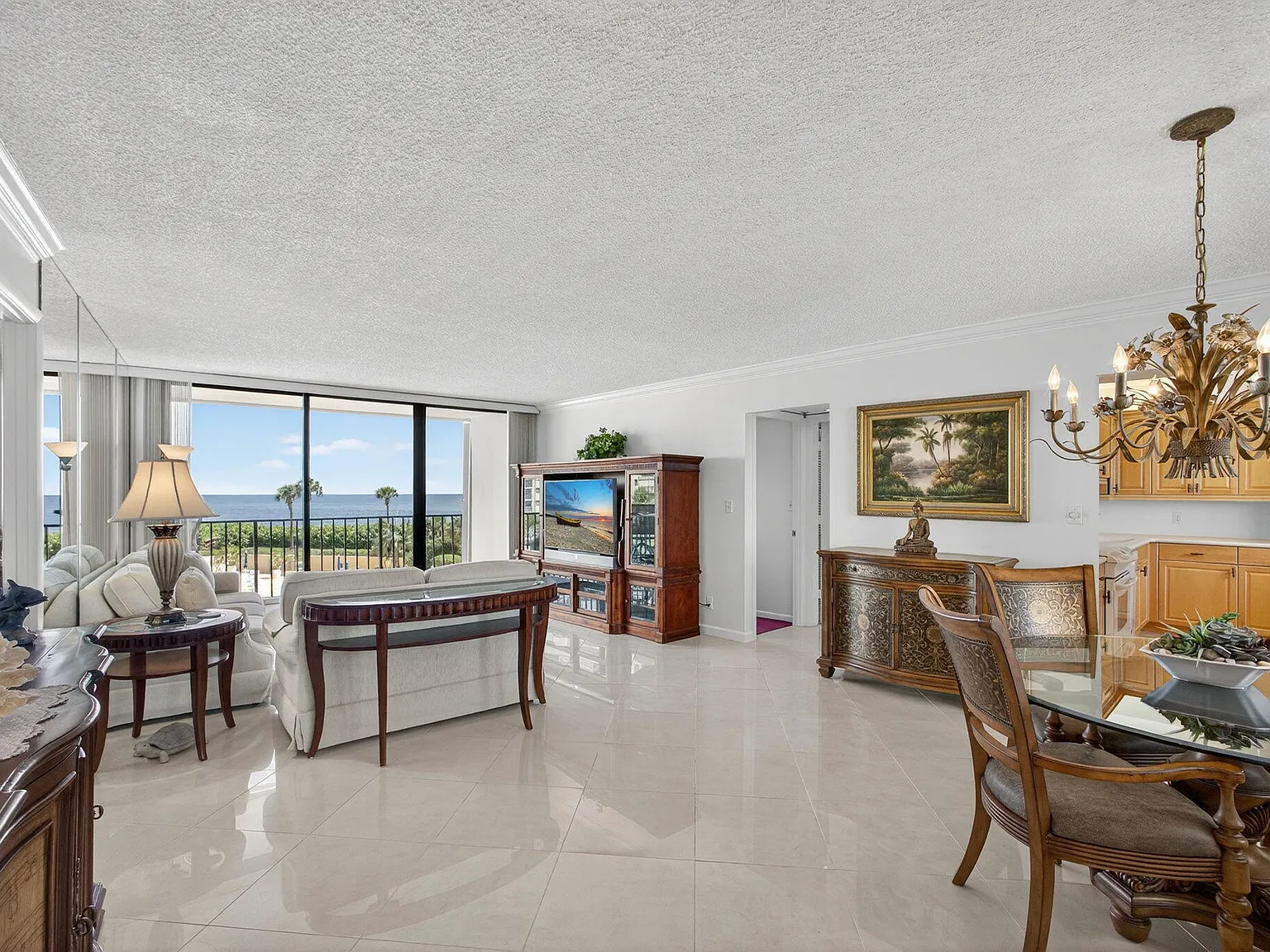 2 bed, 2.0 bath, 1170 sqft, $7,500 — Photo 4