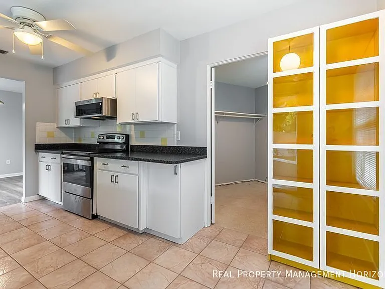 535 Oxford Dr — Photo 13