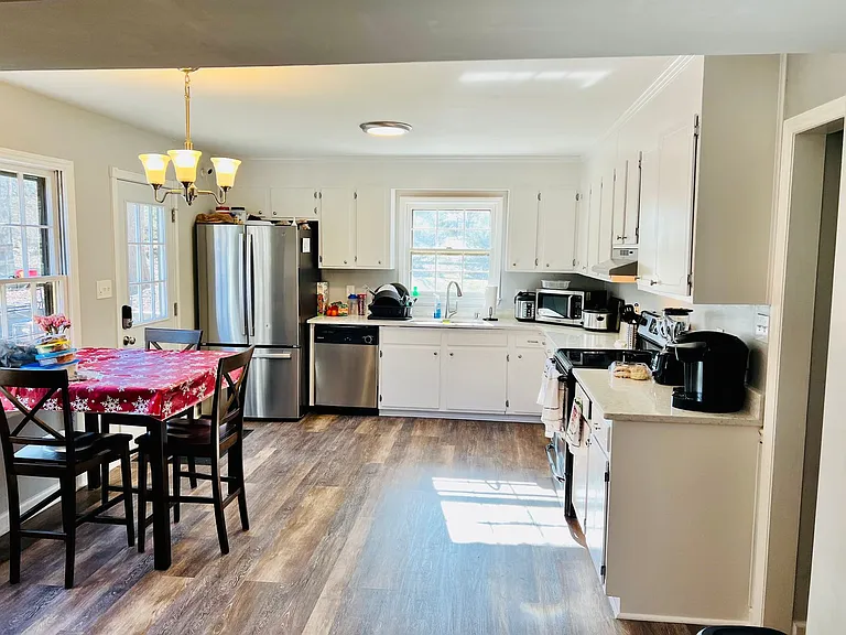 512 Riverwood Rd — Photo 2