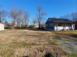 210 Willow Ave, Burlington, NC 27217