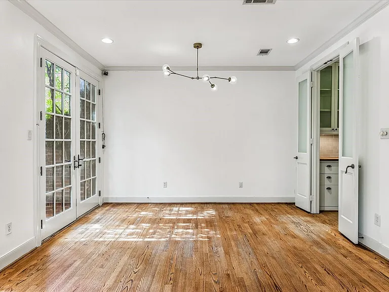 1601 Norfolk St — Photo 10