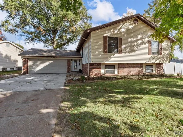 12817 Sandfield Dr, Saint Louis, MO 63146