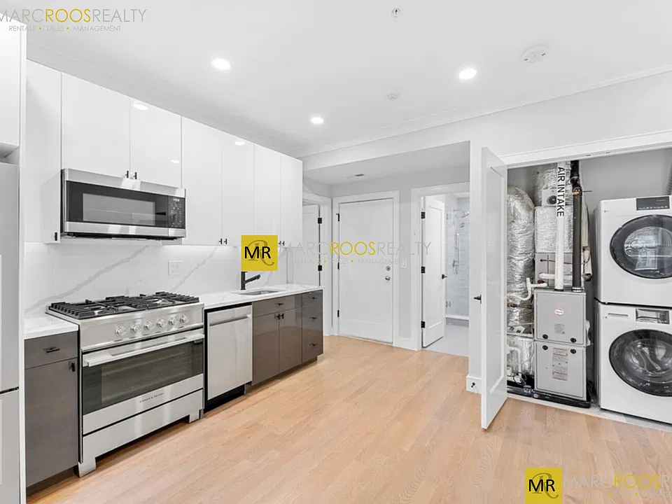 533 Newbury St #4