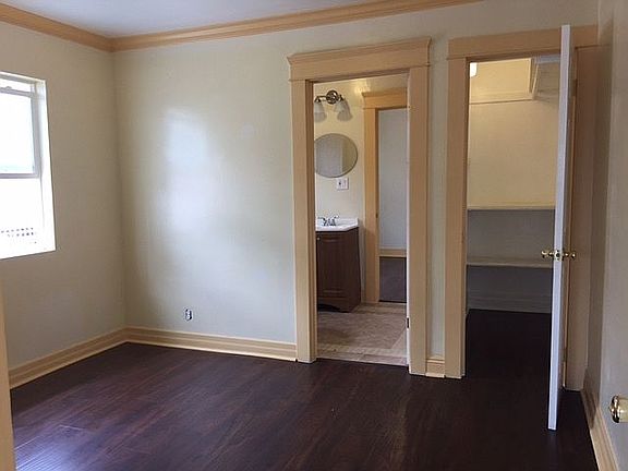 4th image of 3122 W 67th St