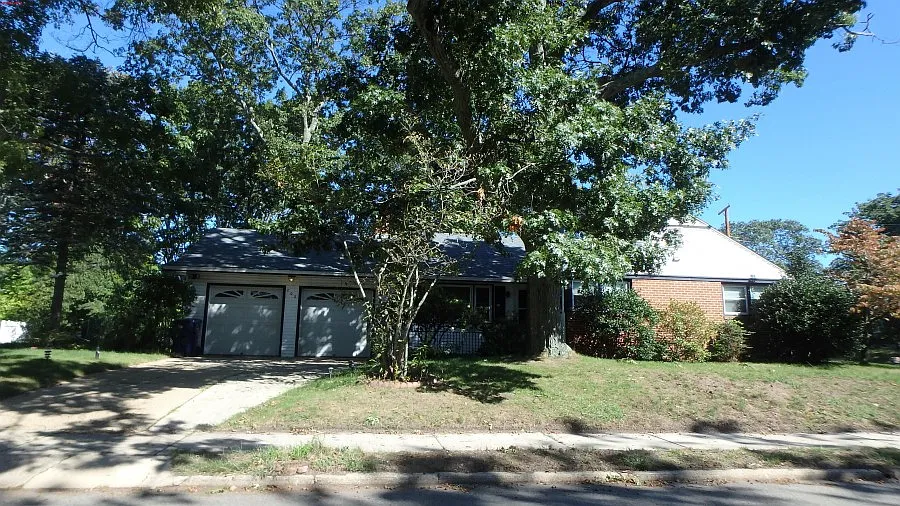 702 Oxford Way photo 1