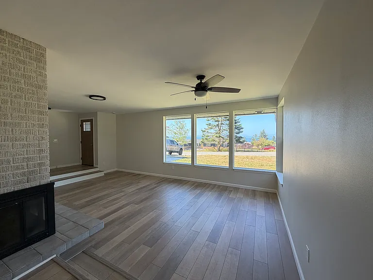 2409 Williams Rd — Photo 3