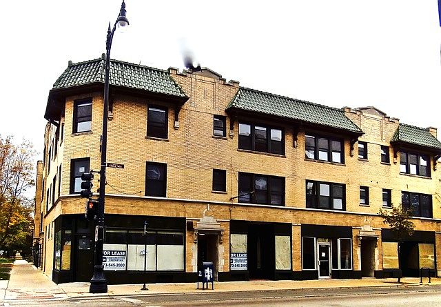 1st image of 4746 N Sacramento Ave APT 3W