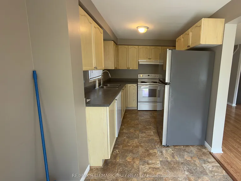 207 Tunbridge Rd — Photo 8
