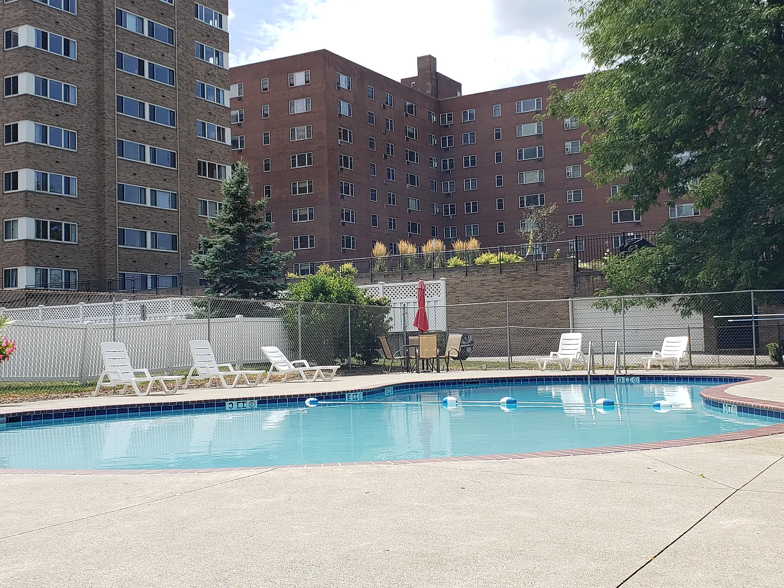 2 bed, 841 sqft, $1,600 — Photo 1