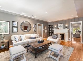 12115 Hollyglen Pl, Studio City, CA 91604