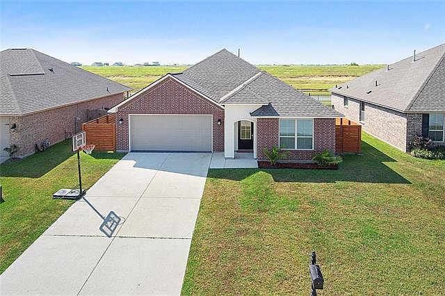 1st image of 325 E Lake Dr