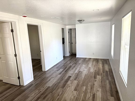 5th image of 804 N Willow Ave #B