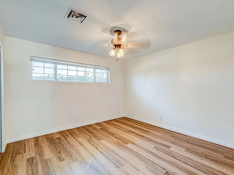 557 Canosa Ave — Photo 37
