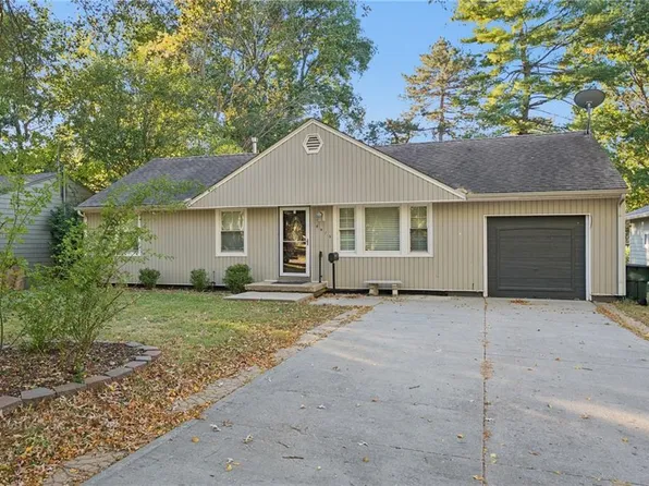 8915 W 81st St, Overland Park, KS 66204