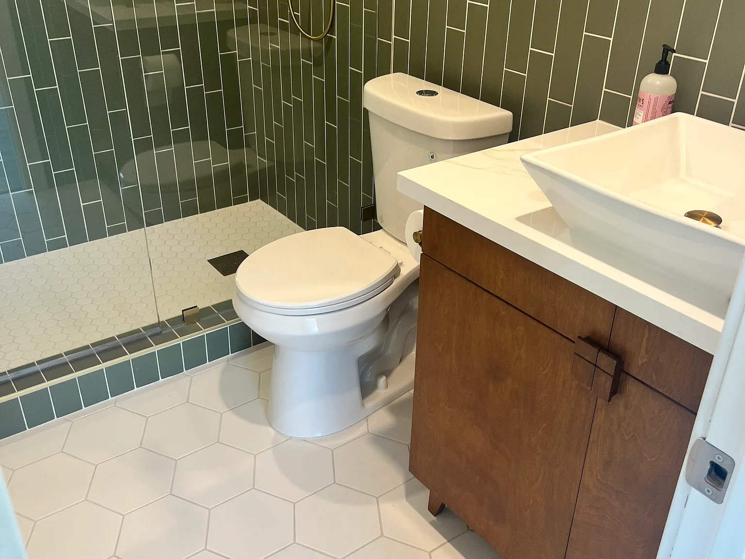 Studio, $2,400 — Photo 2