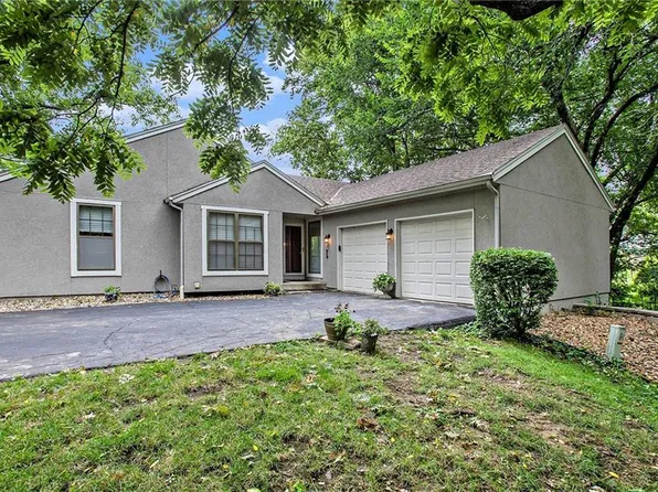10743 Oakmont St, Overland Park, KS 66210