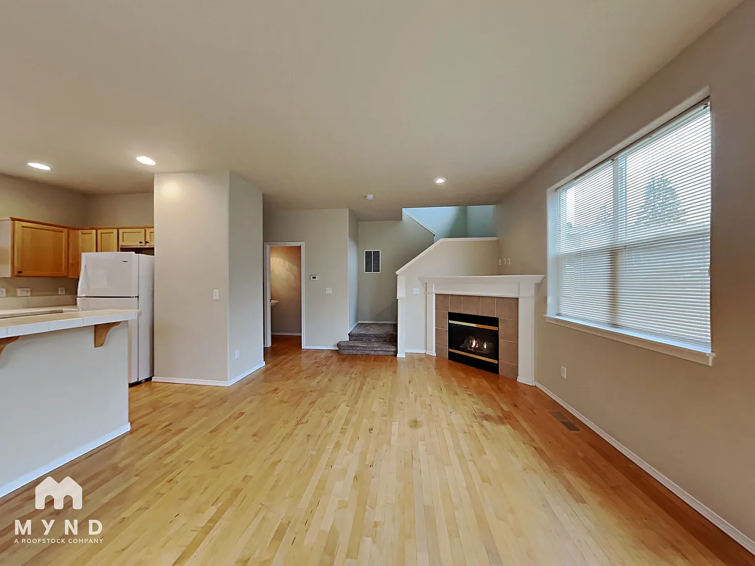 3 bed, 2.5 bath, 1318 sqft, $2,595 — Photo 2