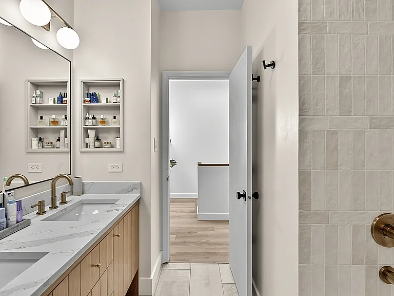 2809 N Wolcott Ave #I — Photo 8