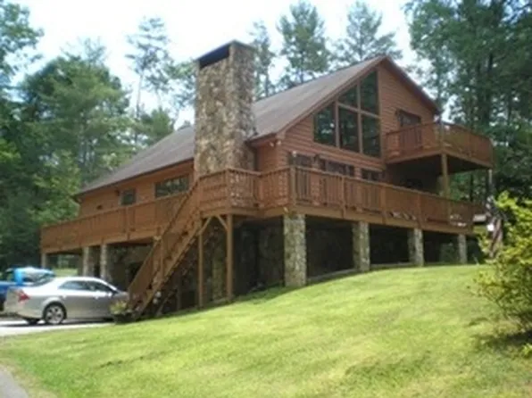 3260 Spring Hollow Dr, Lenoir, NC 28645
