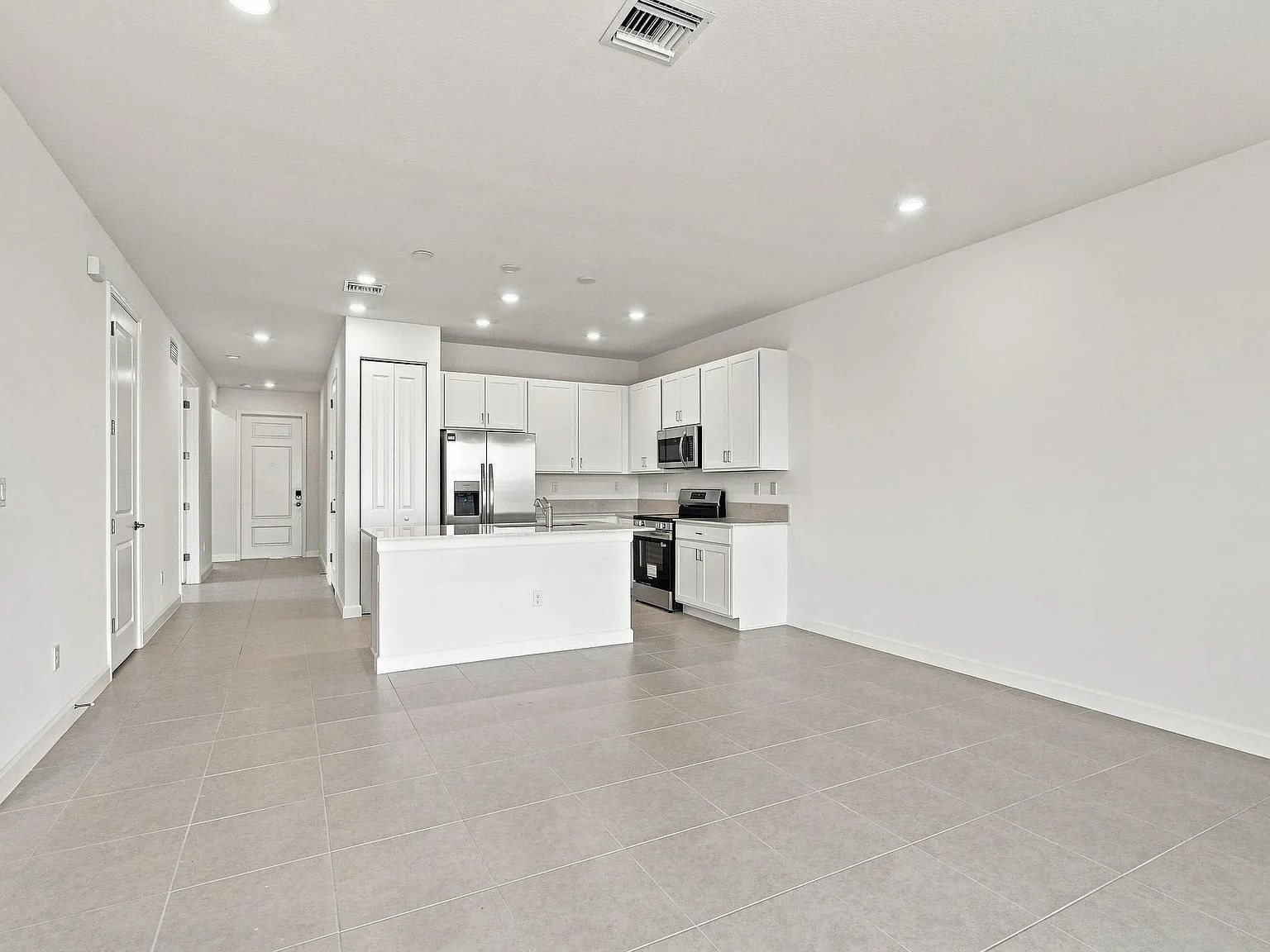 3 bed, 2.0 bath, 1436 sqft, $2,200 — Photo 3