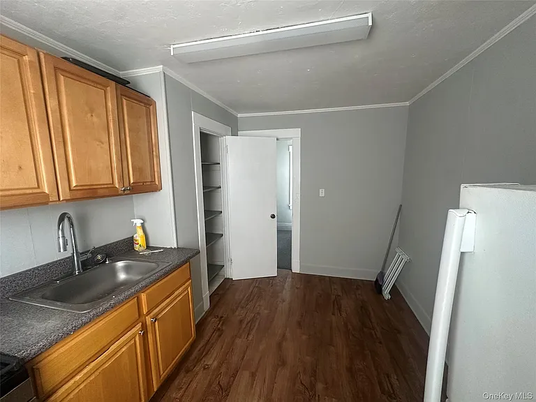 11 Post Ave #2 — Photo 11