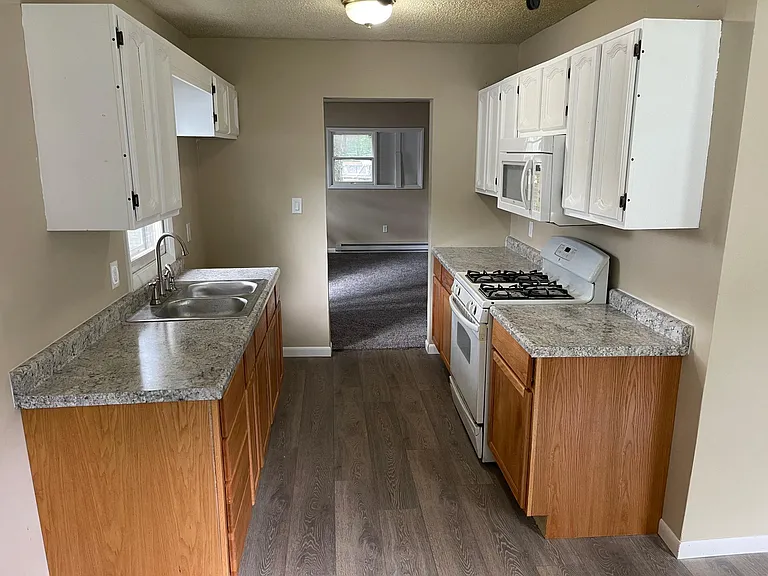 1050 Pershing St — Photo 5